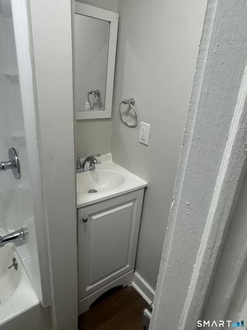 16 Oak Street, Norwich, CT 06360