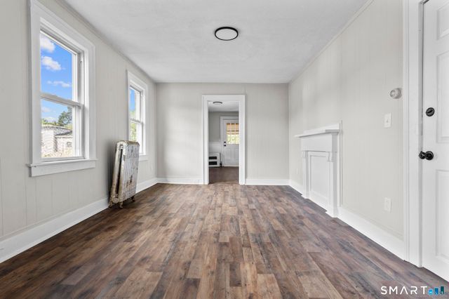 16 Oak Street, Norwich, CT 06360