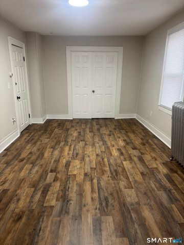 16 Oak Street, Norwich, CT 06360