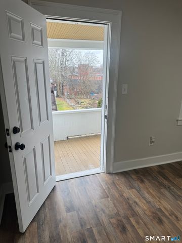 16 Oak Street, Norwich, CT 06360