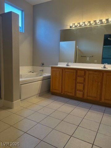 9158 Aqueduct Street, Las Vegas, NV 89123