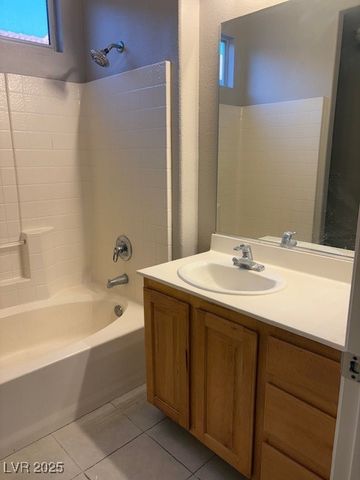 9158 Aqueduct Street, Las Vegas, NV 89123