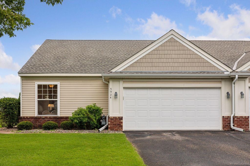 5924 Prairie Ridge Drive, Shoreview, MN 55126