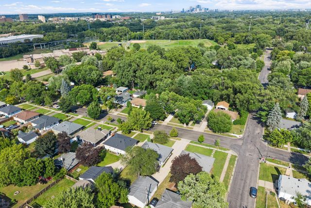 2652 Florida Avenue S, Saint Louis Park, MN 55426