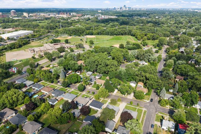 2652 Florida Avenue S, Saint Louis Park, MN 55426