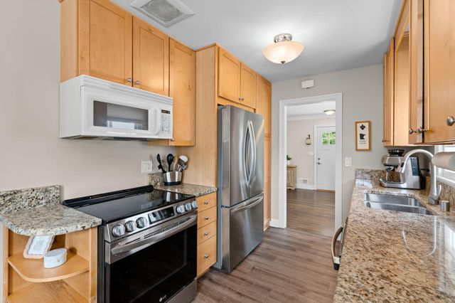 2652 Florida Avenue S, Saint Louis Park, MN 55426