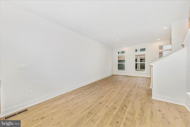 5410 GOSHAWK ALY, Bethesda, MD 20816