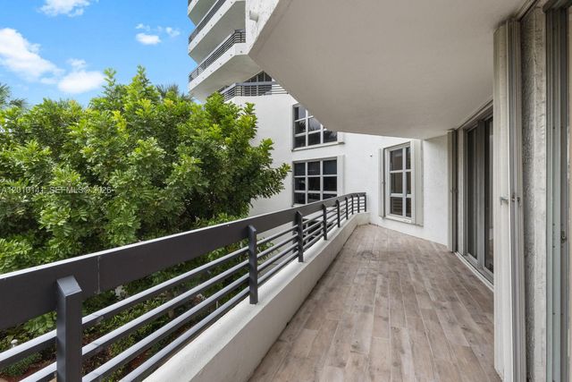 3500 Mystic Pointe Dr 302, Aventura, FL 33180