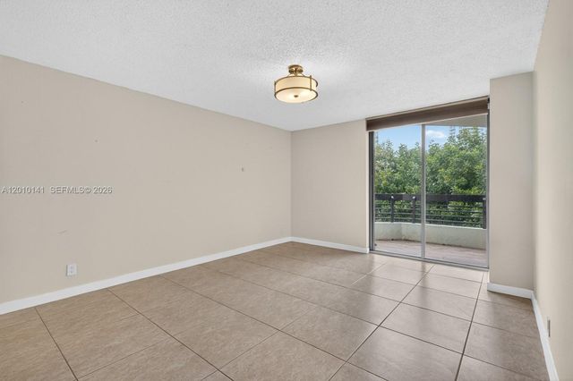 3500 Mystic Pointe Dr 302, Aventura, FL 33180
