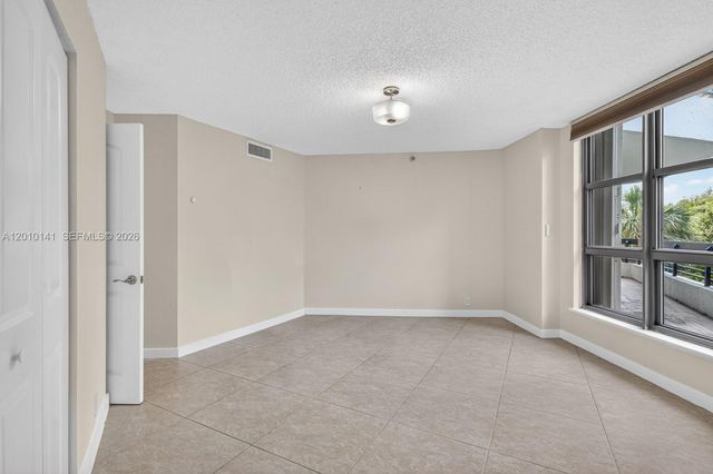 3500 Mystic Pointe Dr 302, Aventura, FL 33180