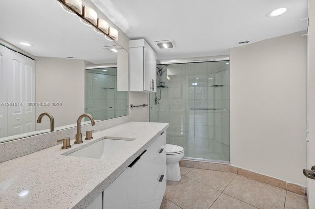 3500 Mystic Pointe Dr 302, Aventura, FL 33180