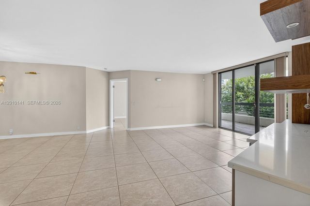 3500 Mystic Pointe Dr 302, Aventura, FL 33180
