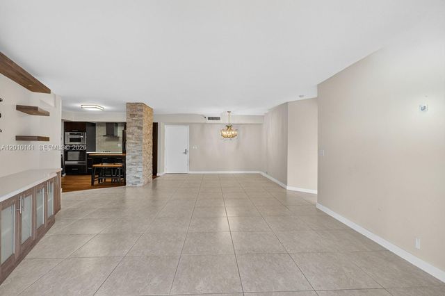 3500 Mystic Pointe Dr 302, Aventura, FL 33180