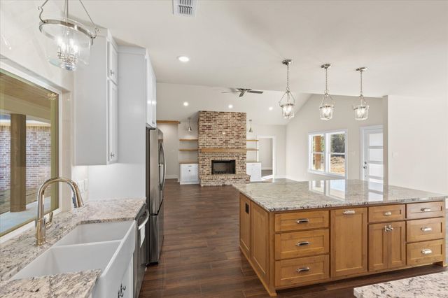 225 STONEBROOK CT, Gilmer, TX 75640