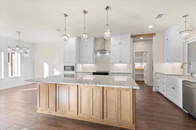 225 STONEBROOK CT, Gilmer, TX 75640