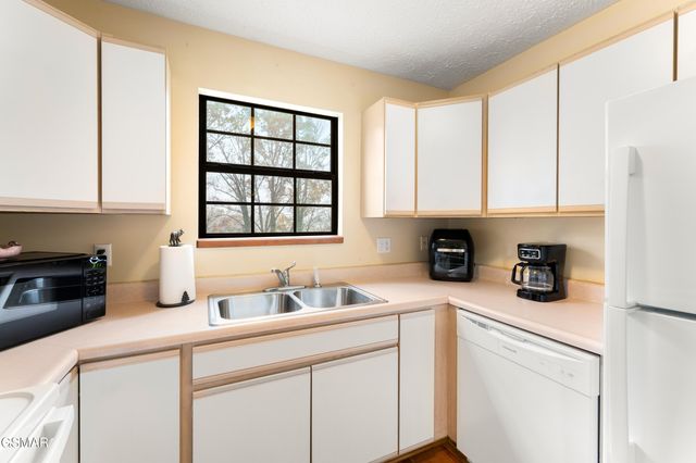 813 S New Era Road, Sevierville, TN 37862