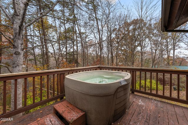 813 S New Era Road, Sevierville, TN 37862