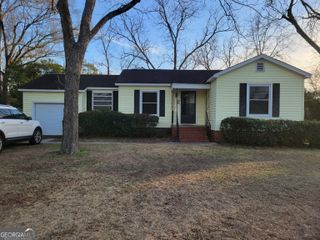 1624 Highland Avenue, Dublin, GA 31021