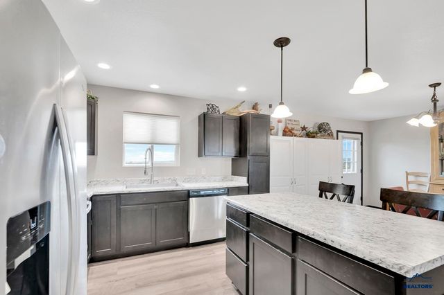 2033 E PHILADELPHIA, Rapid City, SD 57703