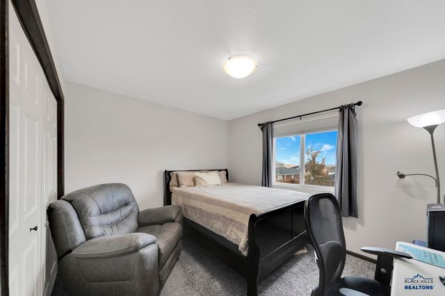 2033 E PHILADELPHIA, Rapid City, SD 57703