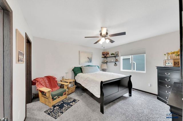 2033 E PHILADELPHIA, Rapid City, SD 57703