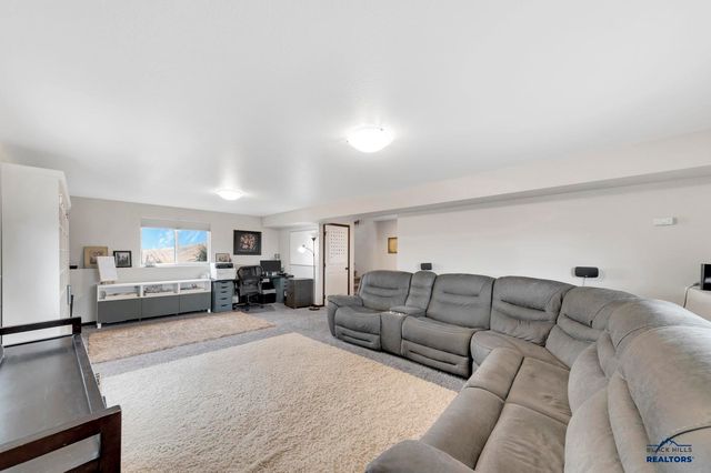 2033 E PHILADELPHIA, Rapid City, SD 57703