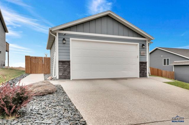 2033 E PHILADELPHIA, Rapid City, SD 57703