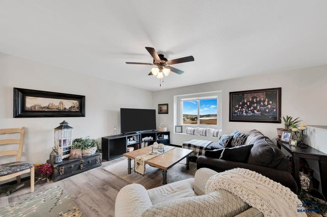 2033 E PHILADELPHIA, Rapid City, SD 57703