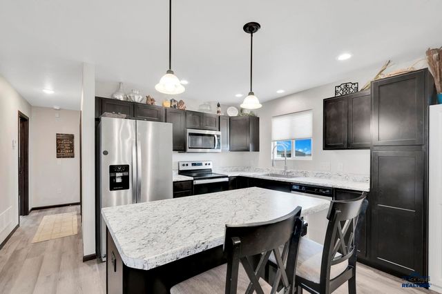 2033 E PHILADELPHIA, Rapid City, SD 57703