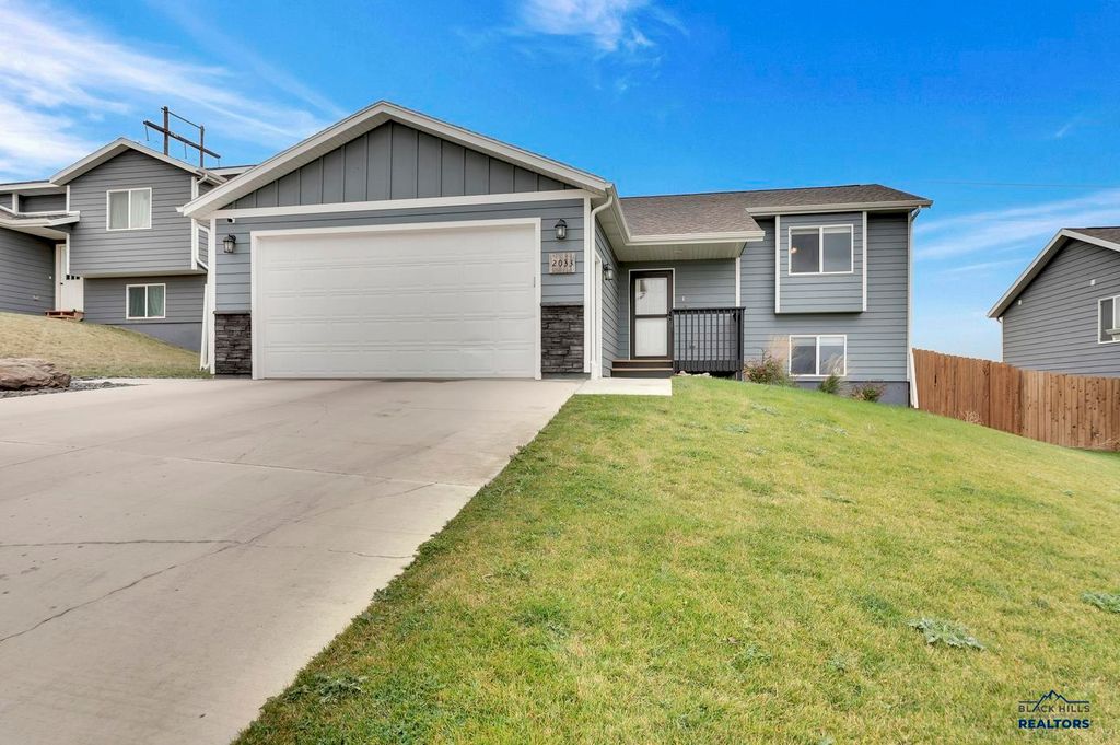 2033 E PHILADELPHIA, Rapid City, SD 57703