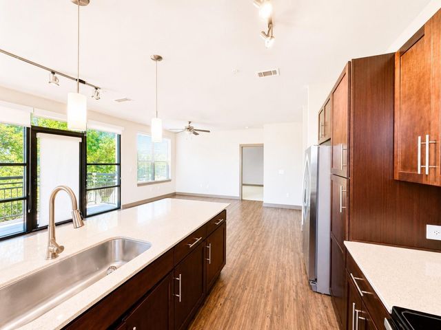 2910 Milam St Street 1130, Houston, TX 77006