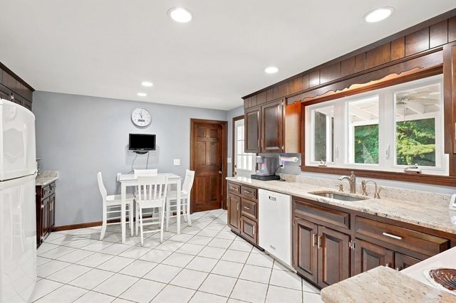 8 Flanagan Drive, Framingham, MA 01701