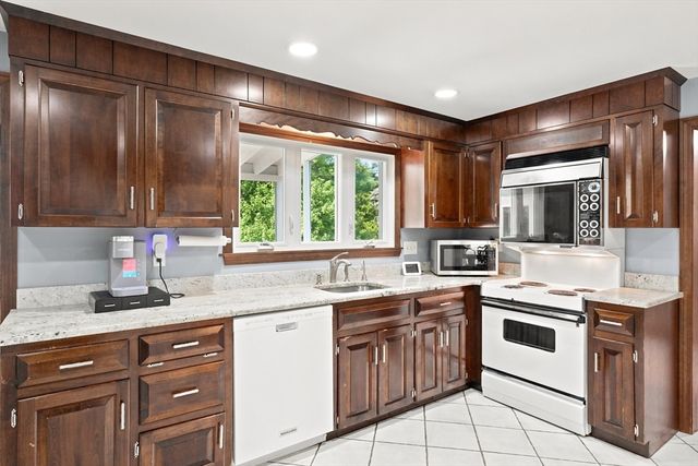 8 Flanagan Drive, Framingham, MA 01701