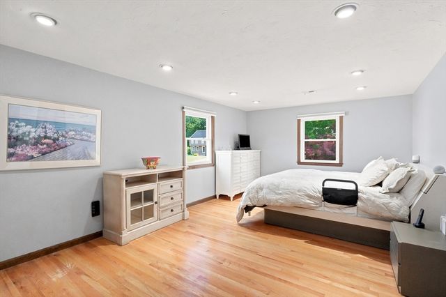 8 Flanagan Drive, Framingham, MA 01701