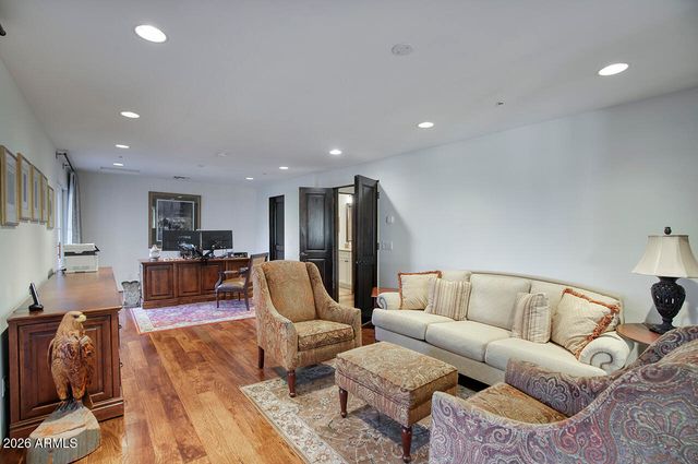 9820 E THOMPSON PEAK Parkway 824, Scottsdale, AZ 85255