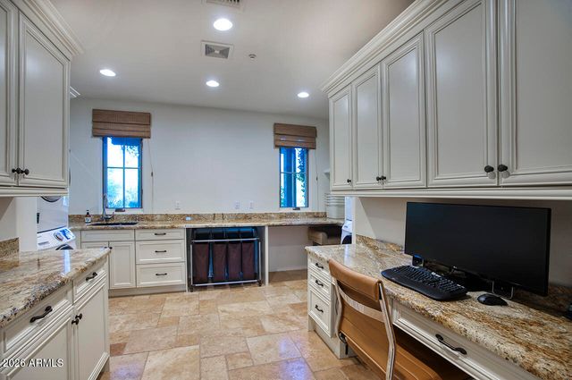9820 E THOMPSON PEAK Parkway 824, Scottsdale, AZ 85255