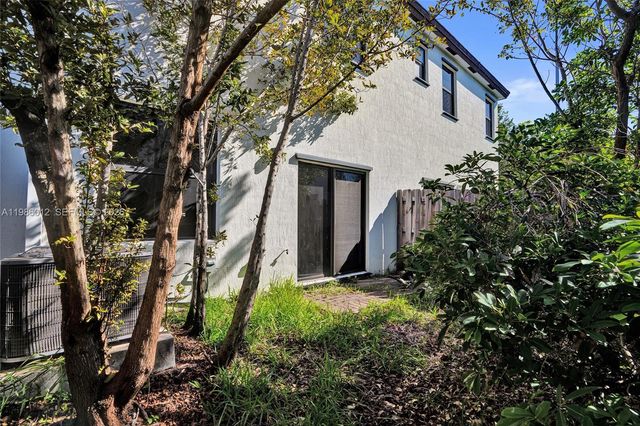 408 NE 212th Ter, Miami, FL 33179