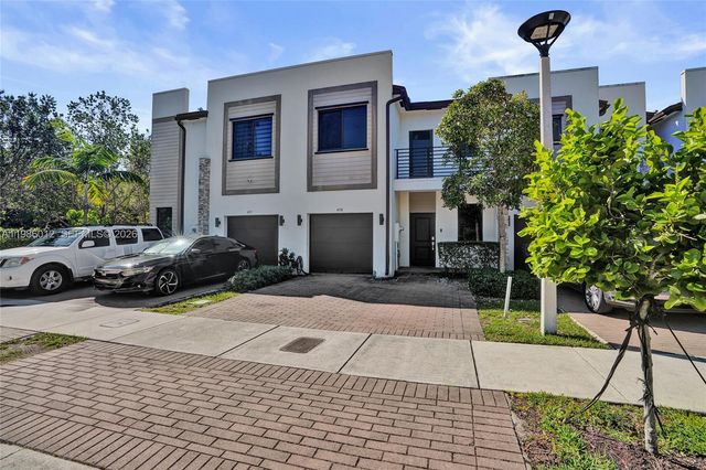 408 NE 212th Ter, Miami, FL 33179