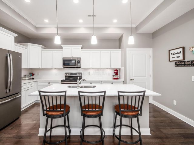 8015 Summitpoint Place, Lewis Center, OH 43035