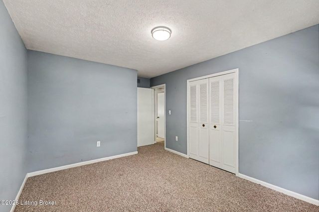 1202 Holsworth Ln, Louisville, KY 40222