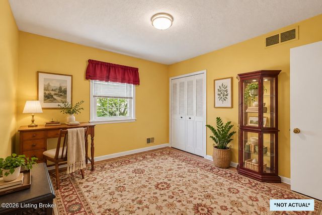 1202 Holsworth Ln, Louisville, KY 40222
