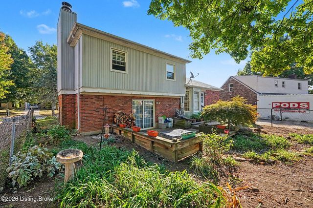 1202 Holsworth Ln, Louisville, KY 40222