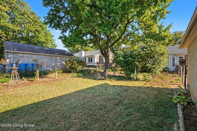 1202 Holsworth Ln, Louisville, KY 40222