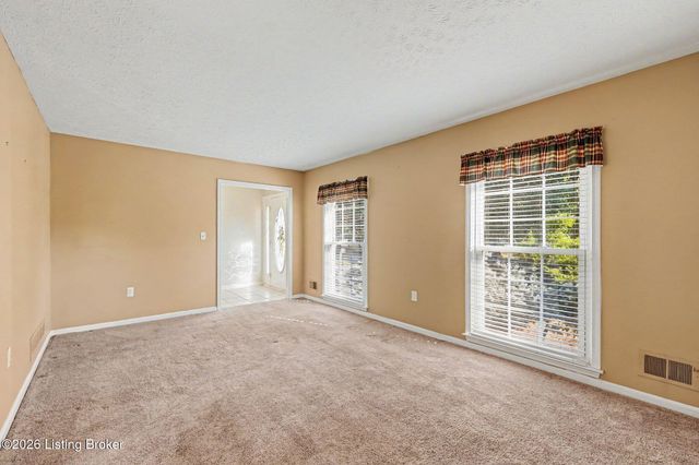 1202 Holsworth Ln, Louisville, KY 40222