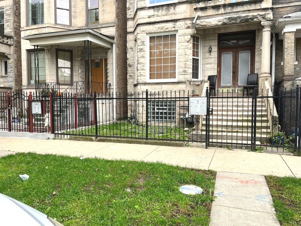 4237 W Gladys Avenue 2, Chicago, IL 60624
