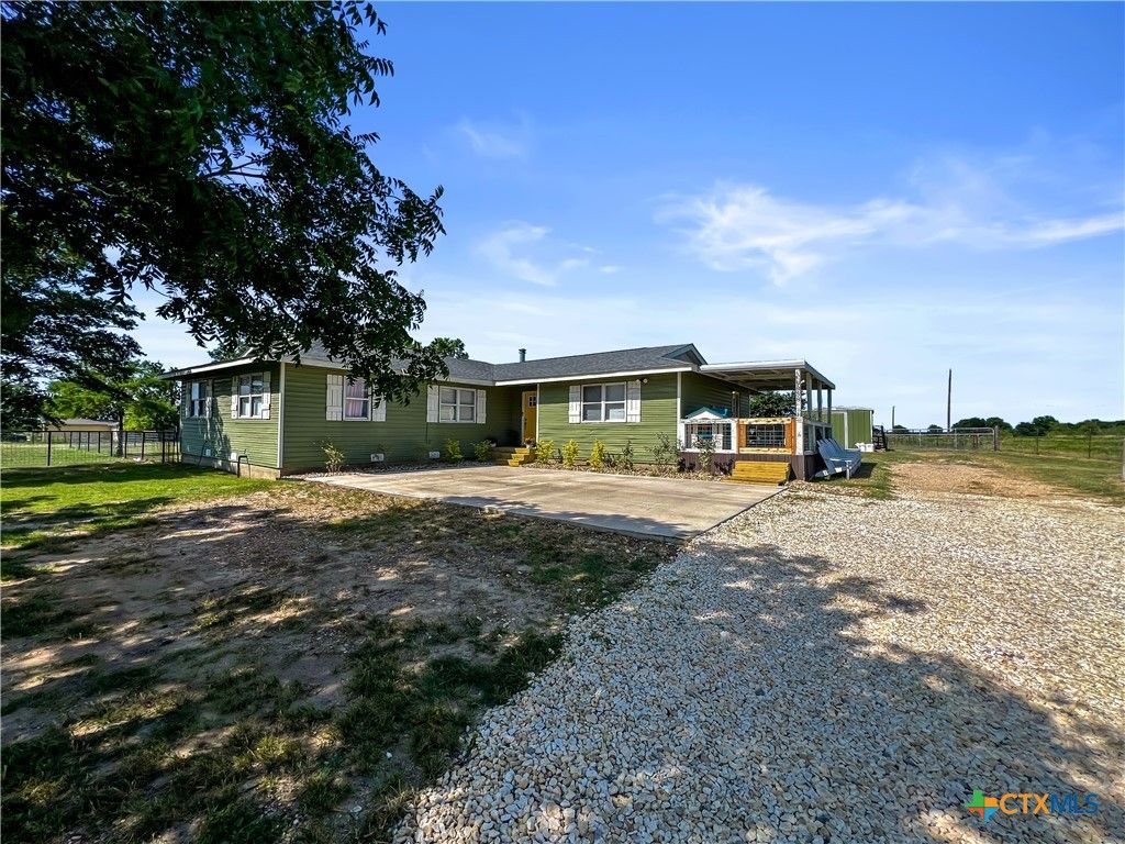 9858 E US Highway 190, Rogers, TX 76569