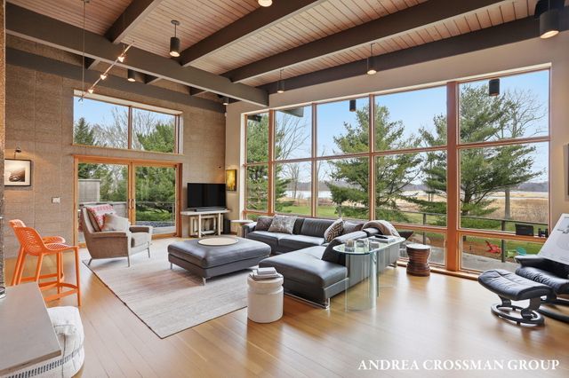 6465 Sandhill Lane, Saugatuck Twp, MI 49408