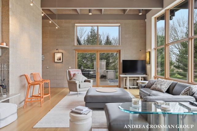 6465 Sandhill Lane, Saugatuck Twp, MI 49408