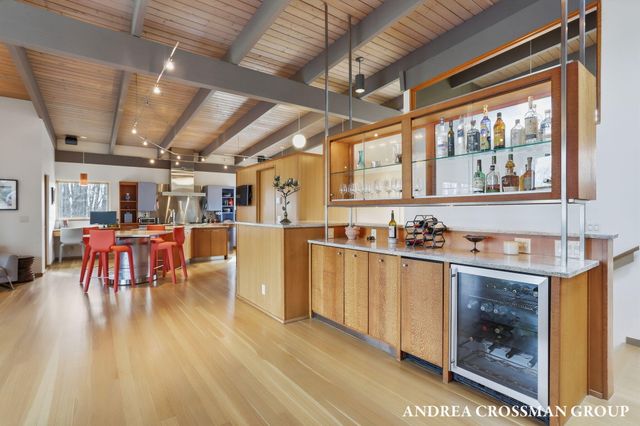 6465 Sandhill Lane, Saugatuck Twp, MI 49408