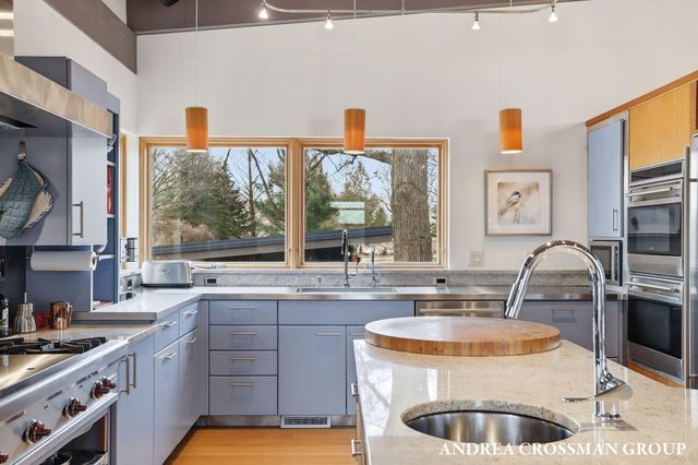 6465 Sandhill Lane, Saugatuck Twp, MI 49408